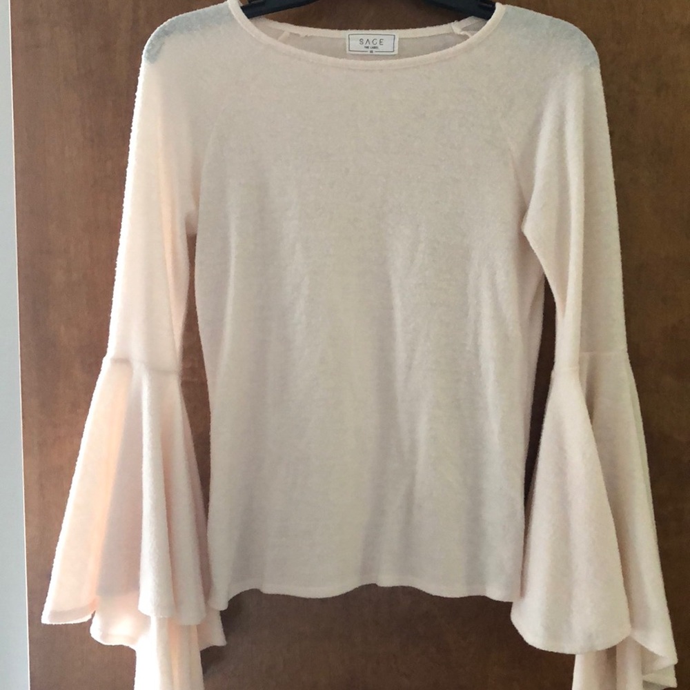 Long flare sleeve fleece material shirt